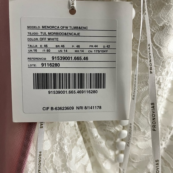 Wedding Dress : Pronovias - Picture 10 of 11